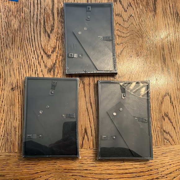 BRAND NEW BLACK STANDING OR HANGING FRAMES - SET OF 3 - Picture 3 of 6